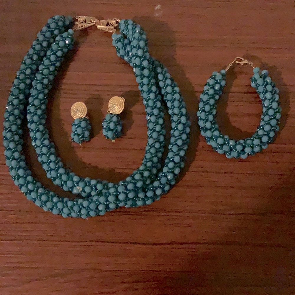 Beautiful hand bedded blue necklace